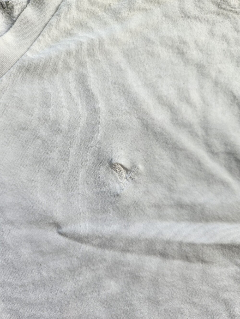 American Eagle Outfitters White V-Neck Short Sleeve Tee - Size Medium Tall - Picture 2 of 7